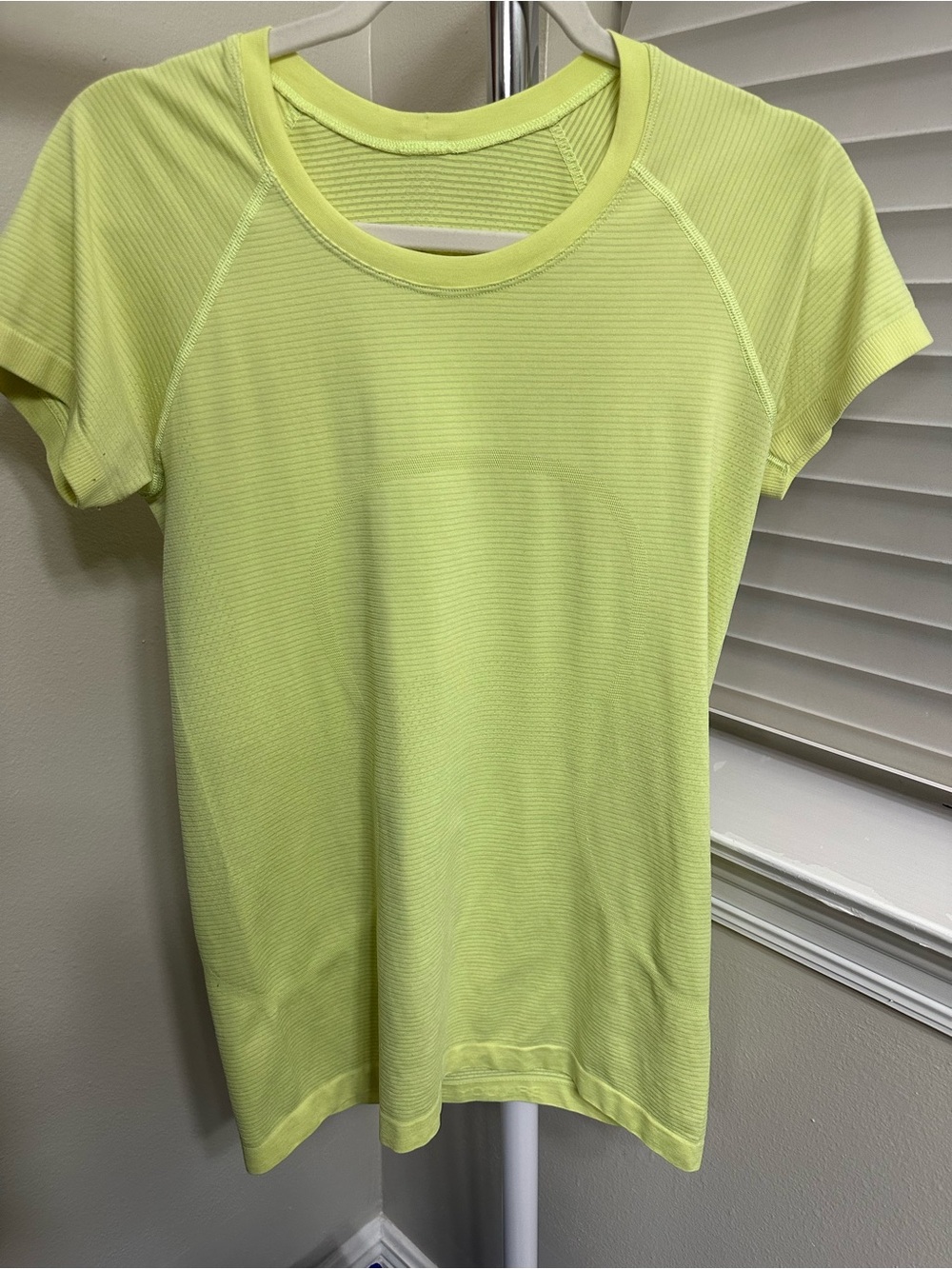 lululemon athletica Neon Lime/Lemon Short Sleeve Performance Tee, Large